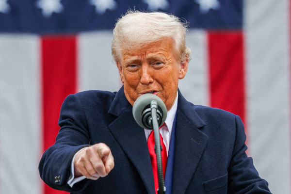 Trump diz que Putin ficou "absolutamente louco" e analisa mais sanções