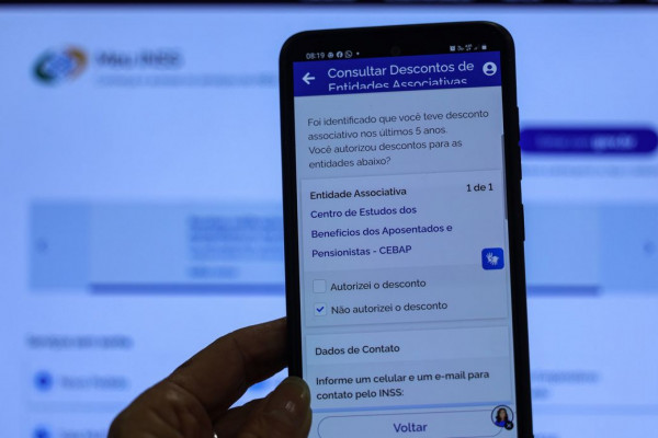 INSS começa a devolver a aposentados mensalidades associativas