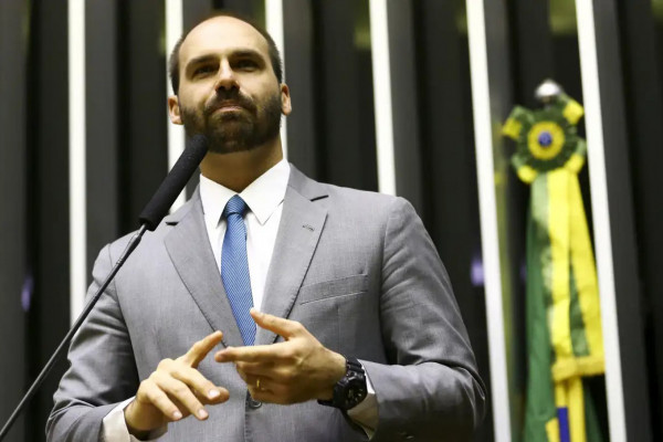 Moraes abre inquérito para investigar Eduardo Bolsonaro