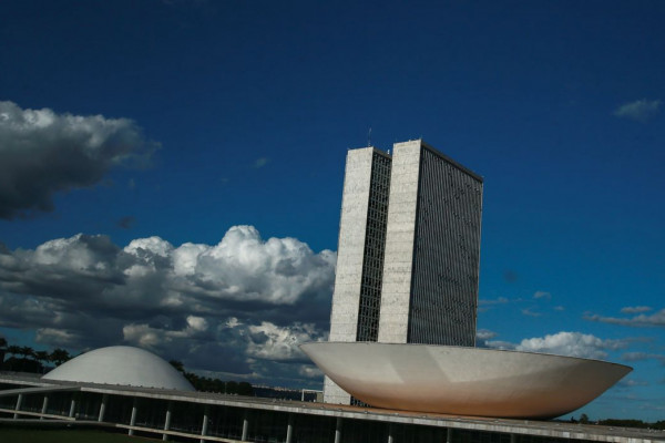 Estudo mapeia “bancada da bala”, que tem poucos projetos sobre armas