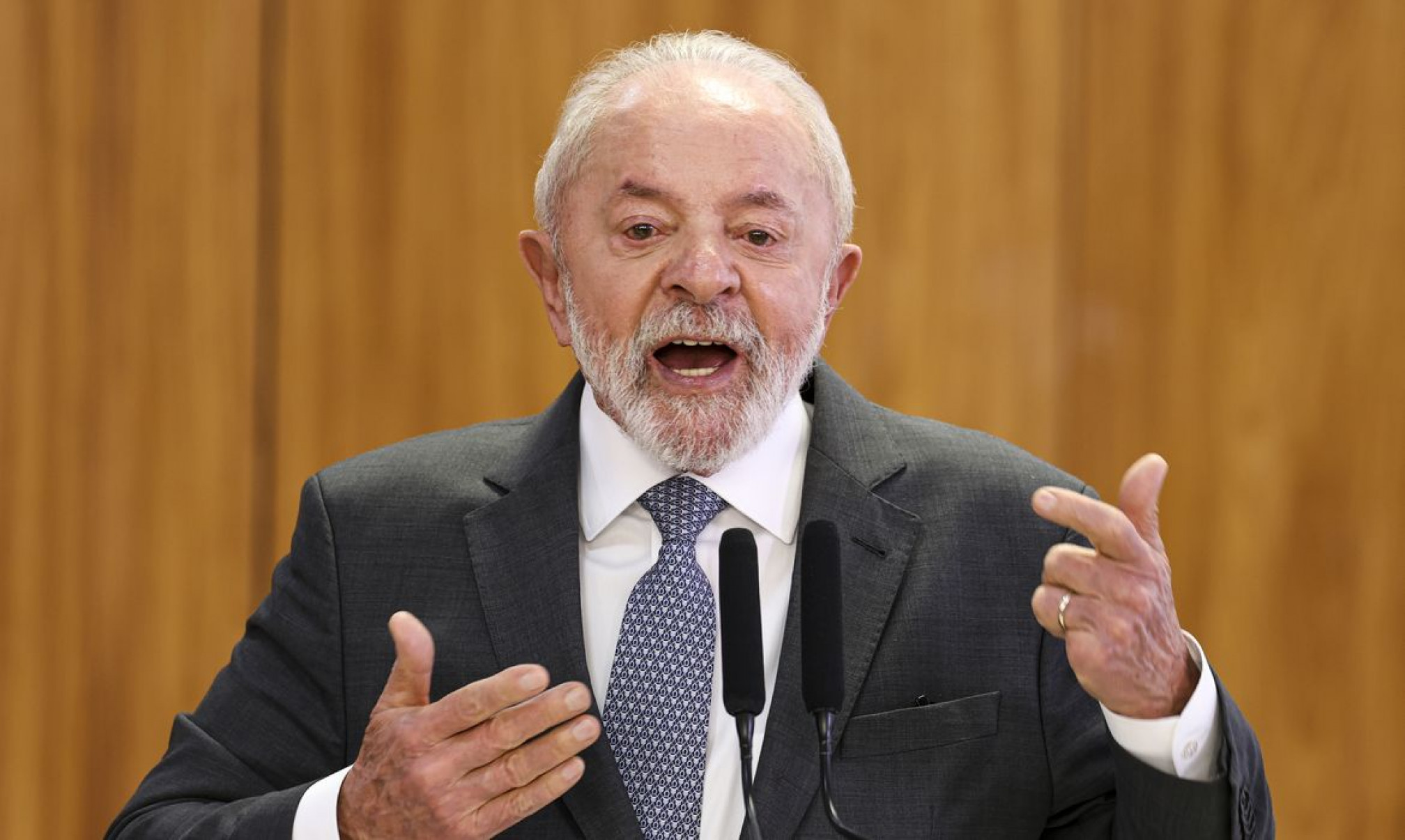 Com crise de labirintite, Lula faz exames em hospital em Brasília