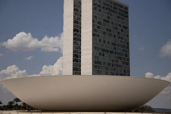 Câmara aprova aumento de pena para crime contra profissionais de saúde