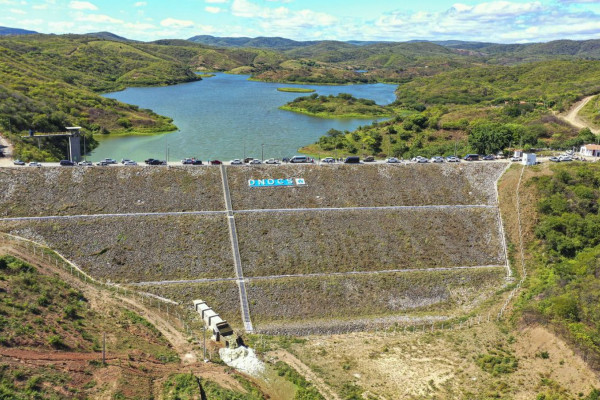 Distrito no CE espera água do São Francisco para fim da seca e plantar