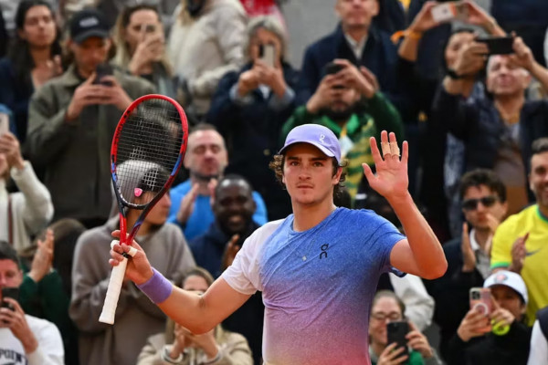 Roland Garros: Fonseca estreia com vitória implacável sobre ex-top 10