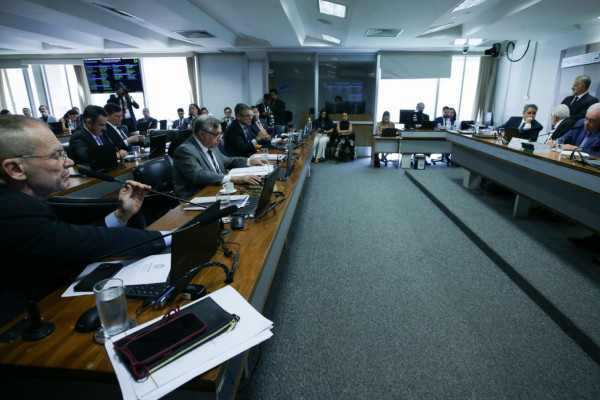 CCJ do Senado suspende demarcação de terras indígenas em SC