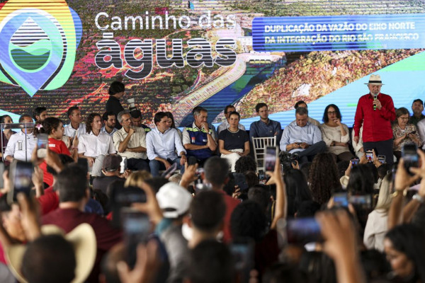 São Francisco: Lula autoriza duplicação de bombeamento do Eixo Norte