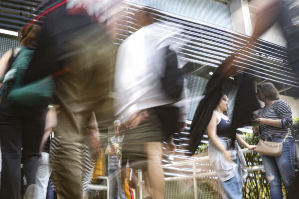 Alunos de cursinhos populares irão receber bolsa de R$ 200 por mês