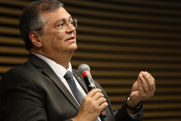Dino diz que não cabe ao Judiciário redesenhar sistema tributário