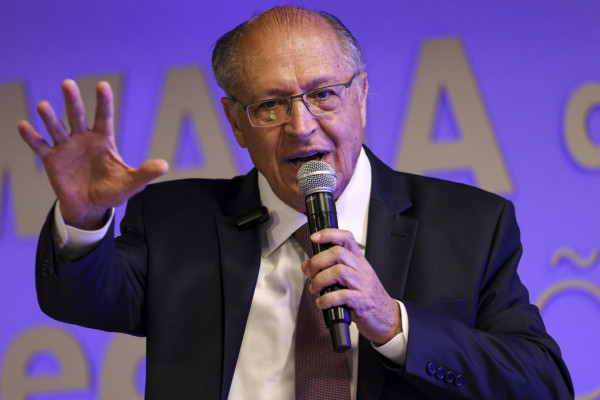 Alckmin passa por exames após sentir enjoo e dores abdominais