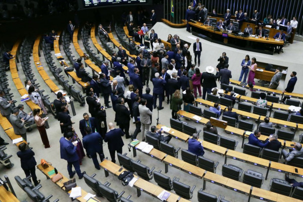 Congresso dá 10 dias para governo ter alternativa ao aumento do IOF