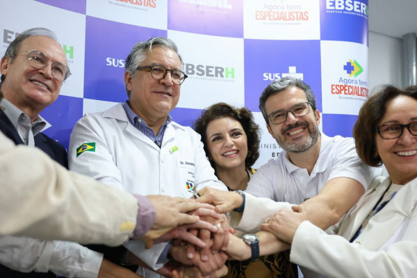 Padilha participa de 1º mutirão de cirurgias para reduzir fila do SUS