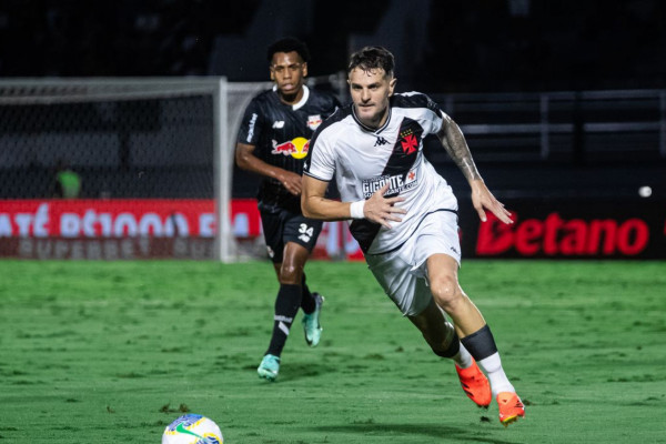 Brasileiro: Vasco enfrenta Bragantino para tentar se afastar do Z4