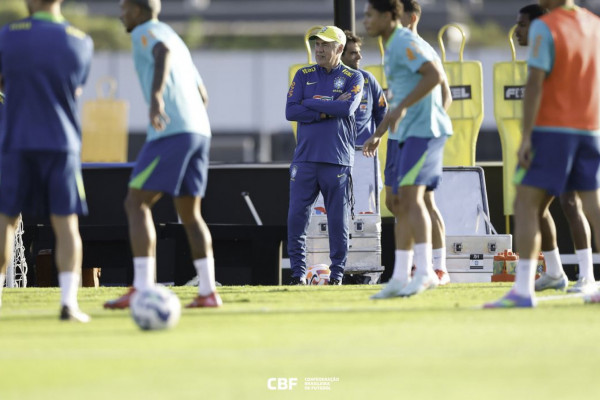 Carlo Ancelotti comanda o primeiro treino da seleção brasileira