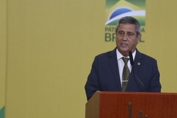 PGR envia ao STF parecer para manter prisão de Braga Netto