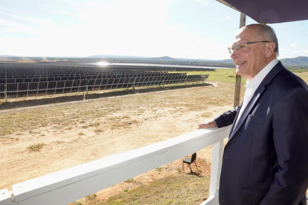 Novo parque solar em Minas Gerais pode abastecer 350 mil habitantes