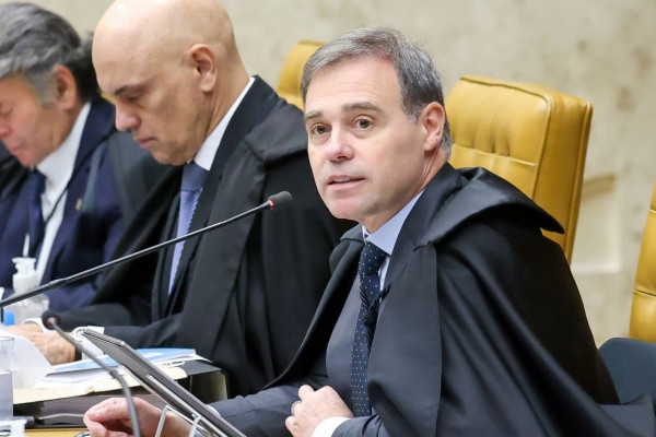 Mendonça: redes não podem ser responsabilizadas por postagens ilegais
