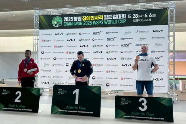 Alexandro Basso fatura medalha inédita para o Brasil no tiro esportivo