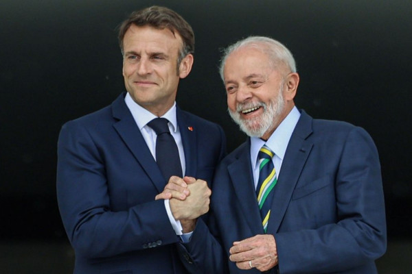 Lula pede que Macron “abra seu coração” para acordo com Mercosul