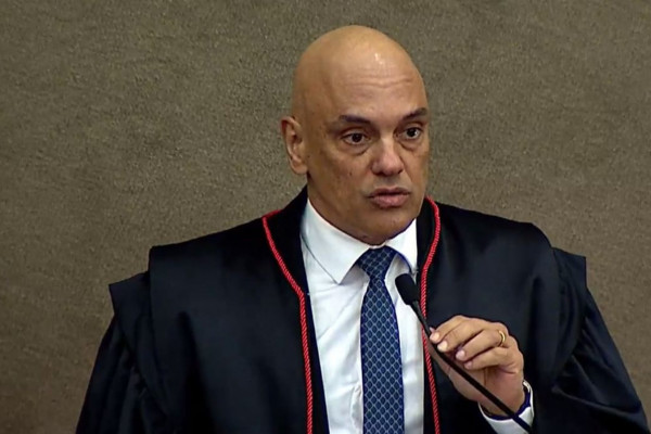Ministro nega pedido de Bolsonaro para adiar ação sobre trama golpista