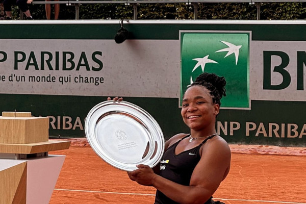 Vitória Miranda é campeã juvenil de simples e duplas em Roland Garros
