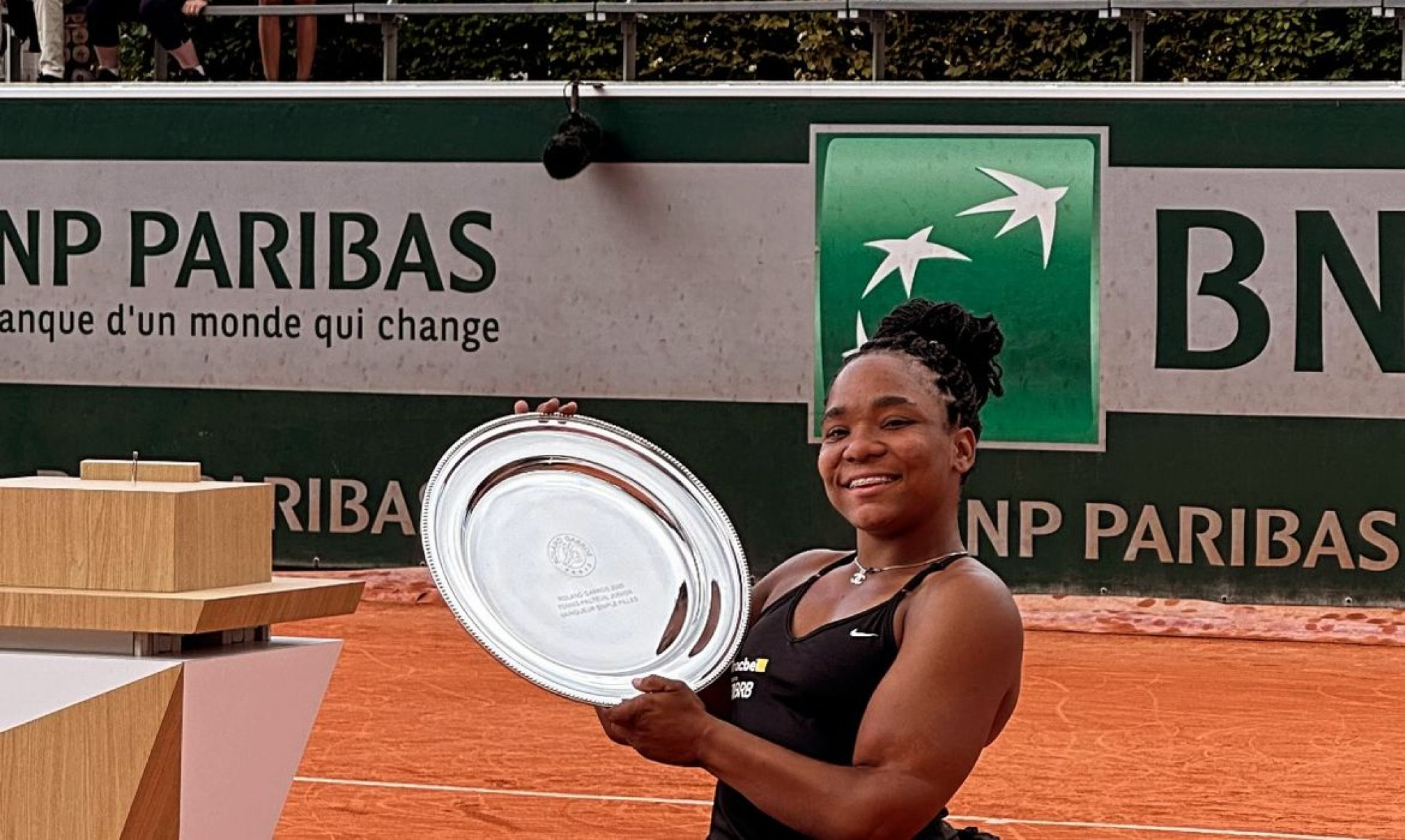 Vitória Miranda é campeã juvenil de simples e duplas em Roland Garros 