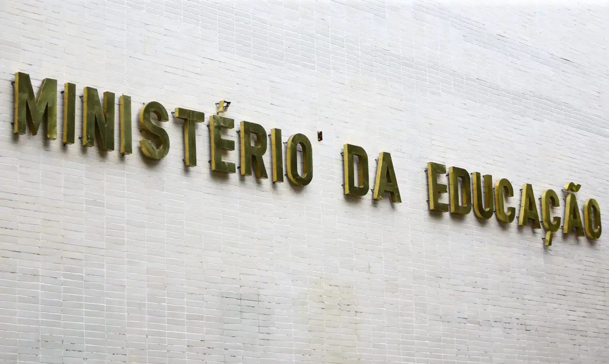 MEC libera acúmulo de benefícios para estudantes de graduação