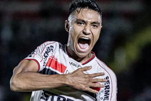 Pedro Severino em ação pelo Botafogo de Ribeirão Preto: alta hospitalar