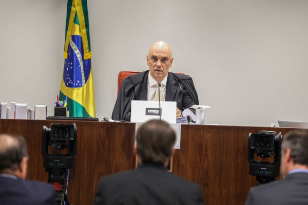 Bolsonaro diz que não recebeu voz de prisão de comandante Freire Gomes