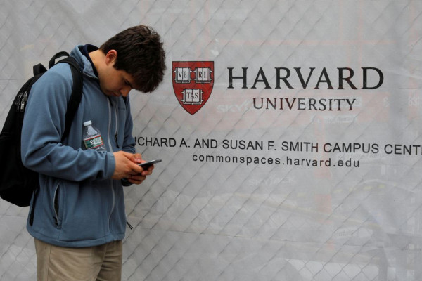 Departamento de Estado dos EUA retoma vistos de estudantes de Harvard