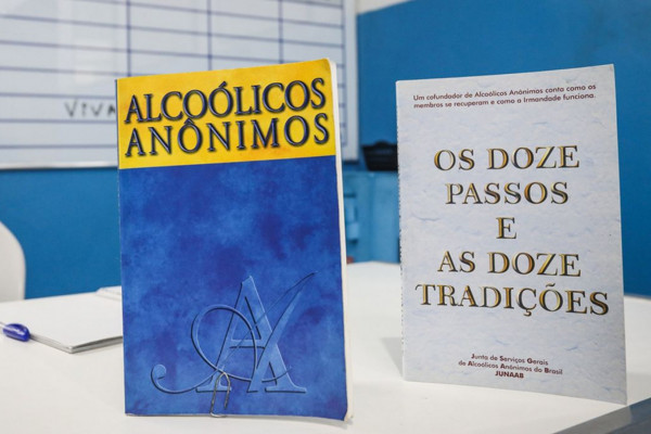 Alcoólicos Anônimos, que faz 90 anos, tem maior participação feminina