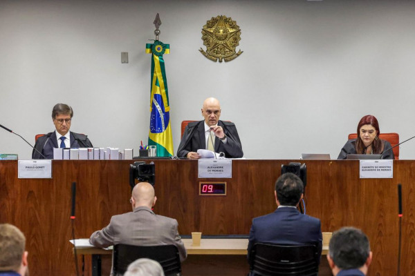 Moraes inicia interrogatório de Bolsonaro na ação da trama golpista 