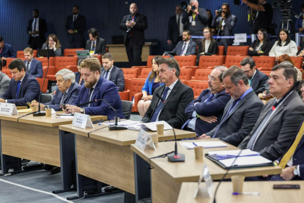 Moraes nega pedido de Bolsonaro para exibir vídeos em interrogatório
