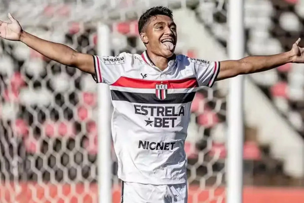 Pedro Severino recebe alta após 98 dias de tratamento