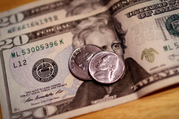 Dólar cai para R$ 5,53 após queda da inflação nos EUA