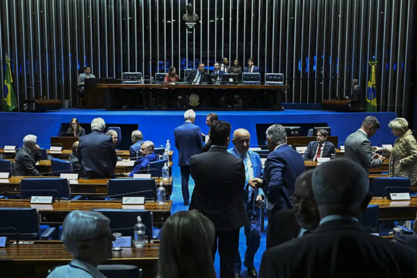 Senado aprova projeto que torna homicídio em escola crime hediondo