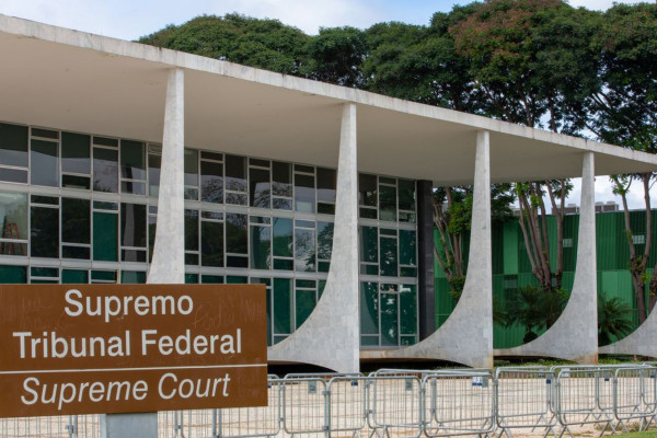 STF retoma julgamento sobre responsabilidade de redes por postagens
