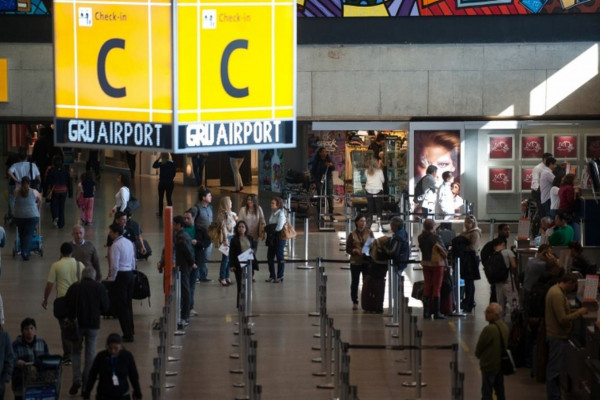 Drones do tráfico de drogas afetam 21 voos no aeroporto de Guarulhos