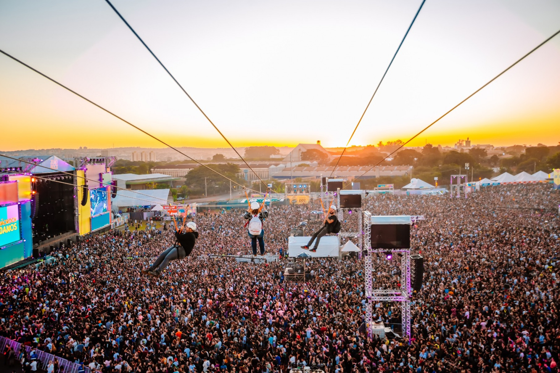 Tirolesa é uma das ativações de marketing do festival