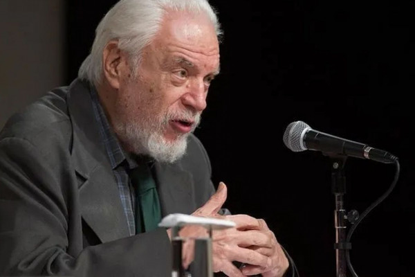 Escritor Cícero Sandroni, membro da ABL, morre aos 90 anos
