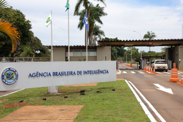 PF indicia Jair Bolsonaro e Ramagem no inquérito da “Abin Paralela”