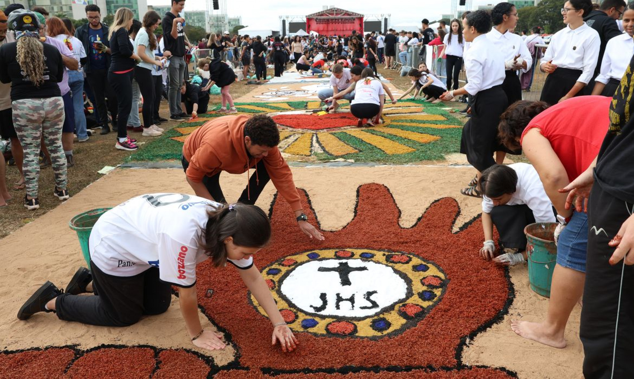 Tapetes de Corpus Christi do DF trazem memórias até além da fé