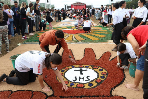 Tapetes de Corpus Christi do DF trazem memórias até além da fé