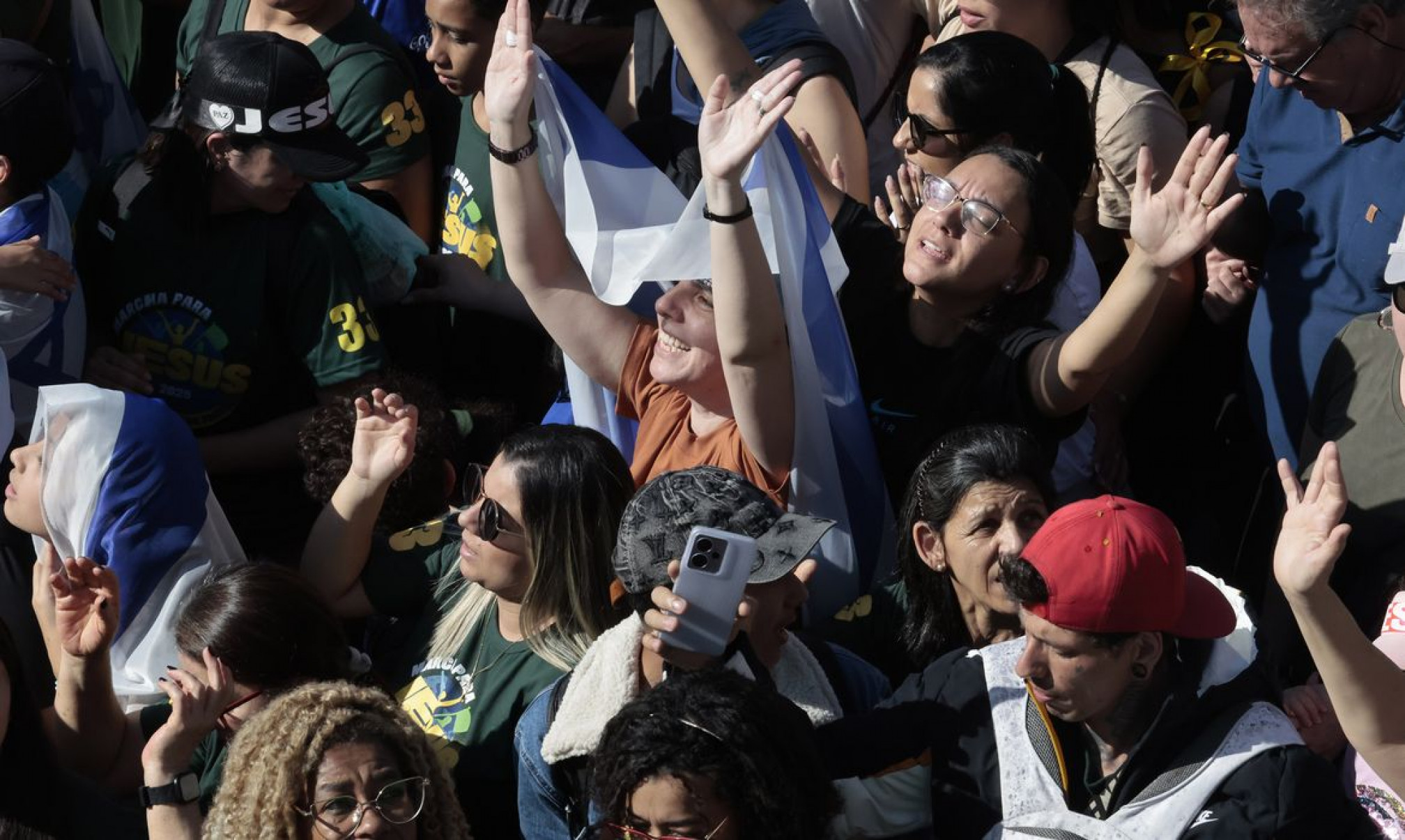 Marcha para Jesus mantém tom político com milhares de pessoas em SP