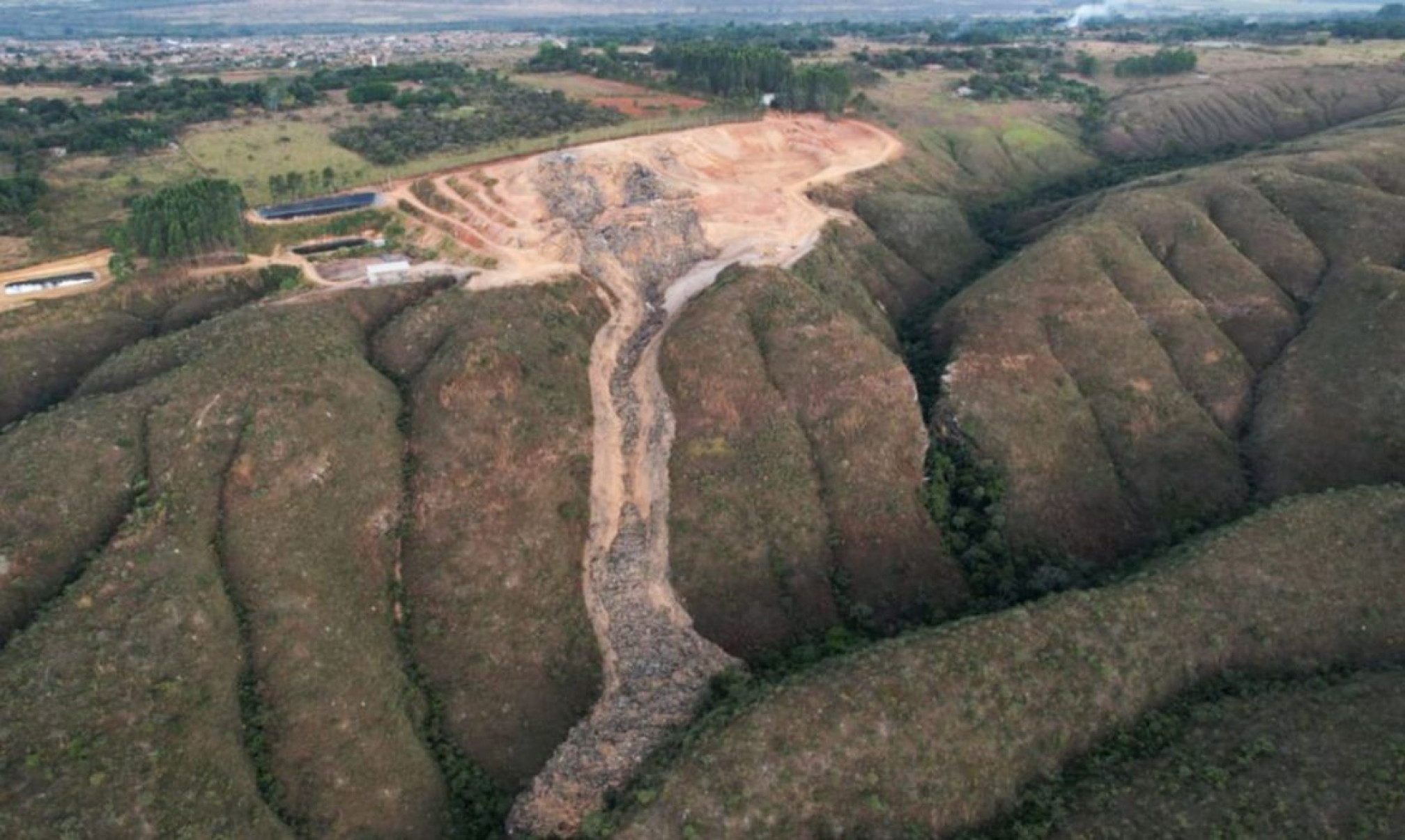 Goiás dá 2 dias para aterro apresentar plano de recolhimento de lixo