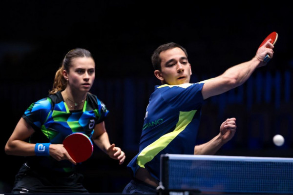 Hugo Calderano e Bruna Takahashi vão à final de torneio na Eslovênia