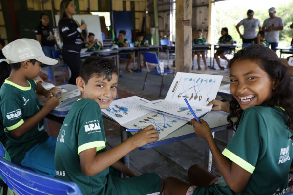 "Z de zangão": projeto aproveita vivências para alfabetizar no mangue