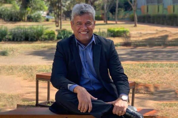 Sartre, 120 anos: xarás de filósofo defendem ideais de liberdade