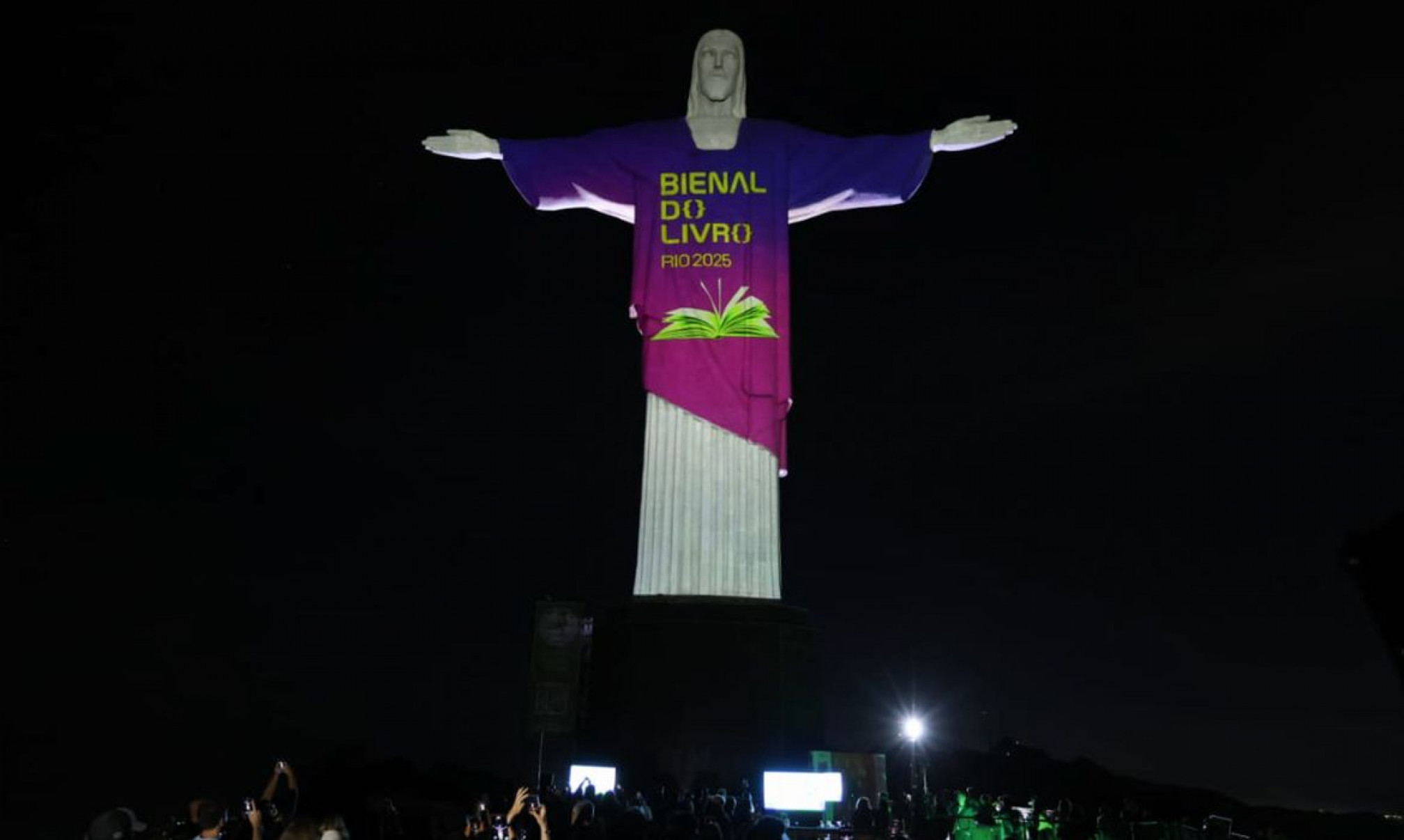 Bienal do Livro do Rio tem últim dia com Rubens Paiva e Ailton Krenak