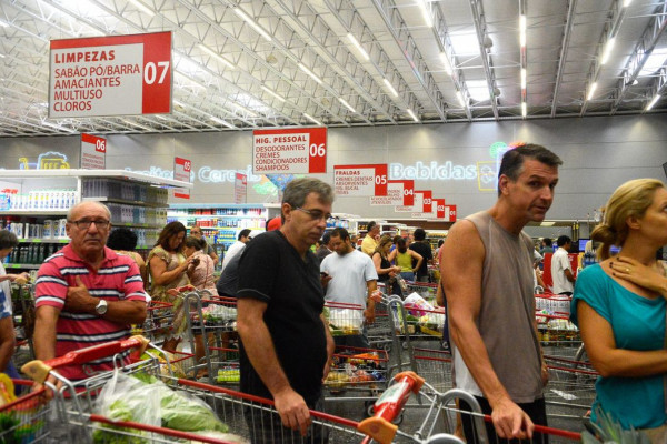 Intenção de consumo das famílias registra alta de 0,5% em junho
