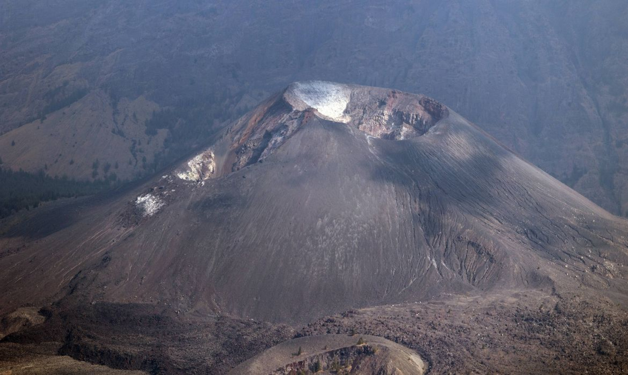 Atleta aponta falta de orientação de turistas em trilha na Indonésia